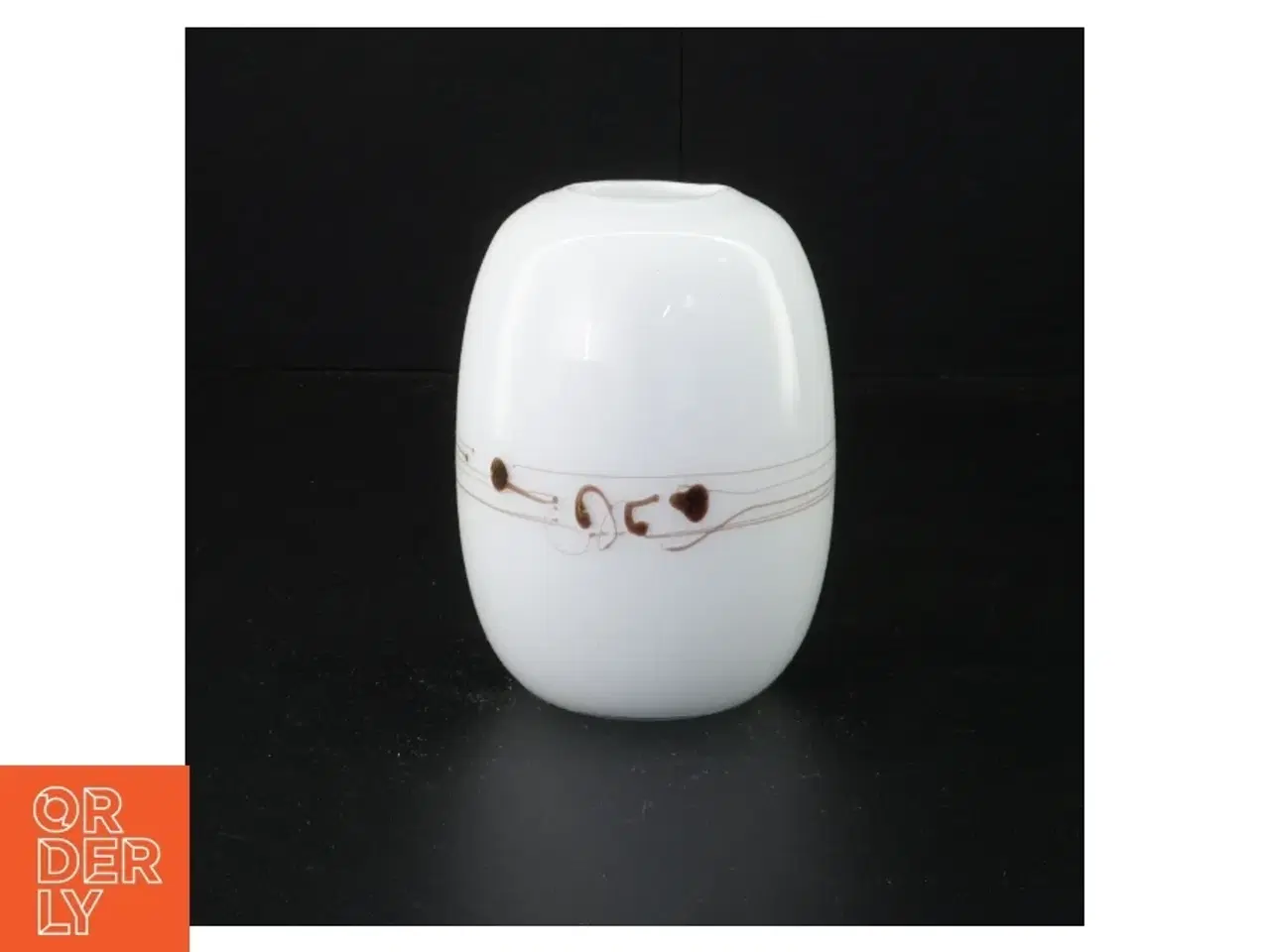Billede 1 - Hvid porcelæns vase med musiknoter (str. 13 x 8 cm)