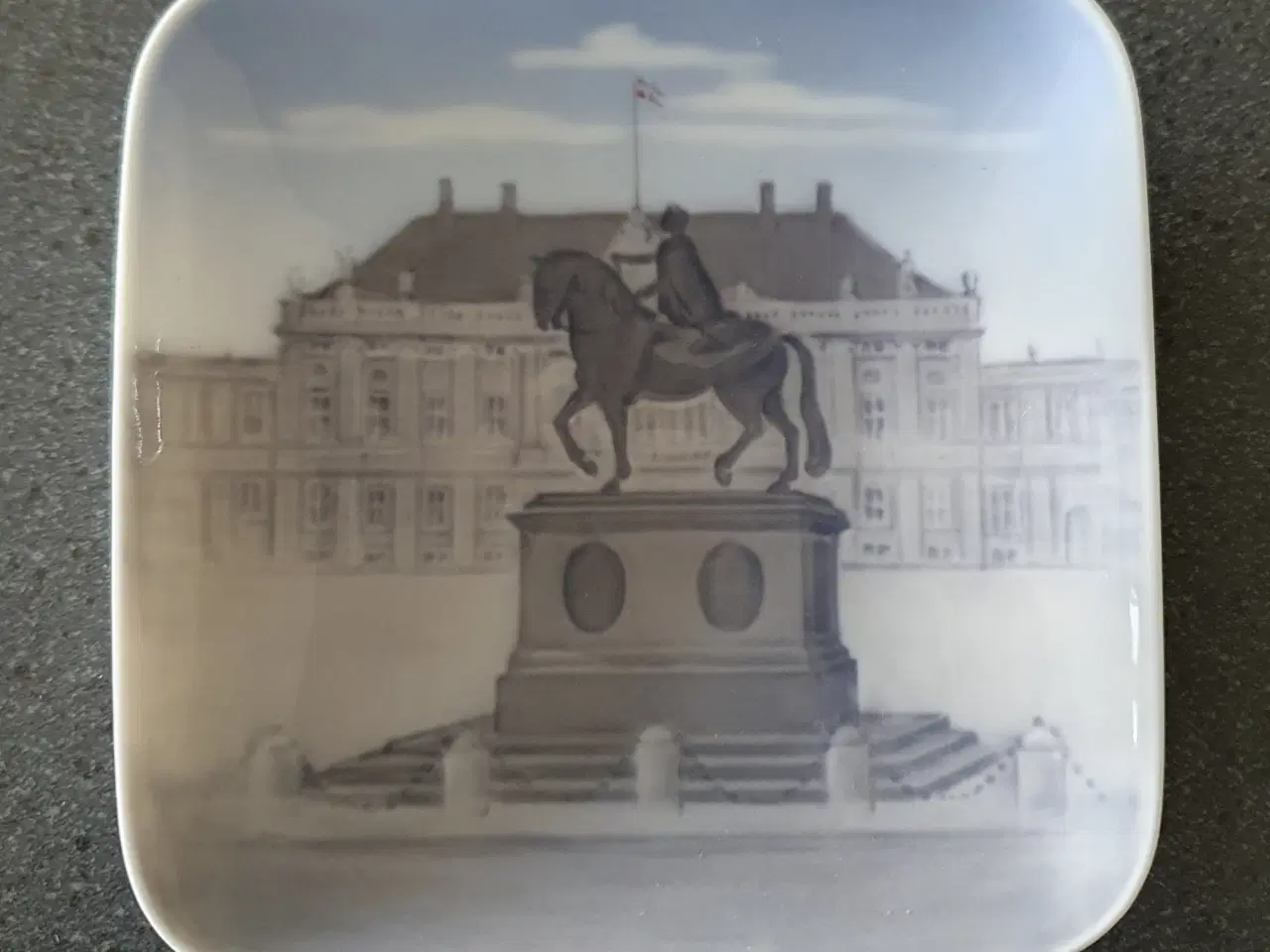 Billede 4 - Årskrus og askebægre. Royal Copenhagen.