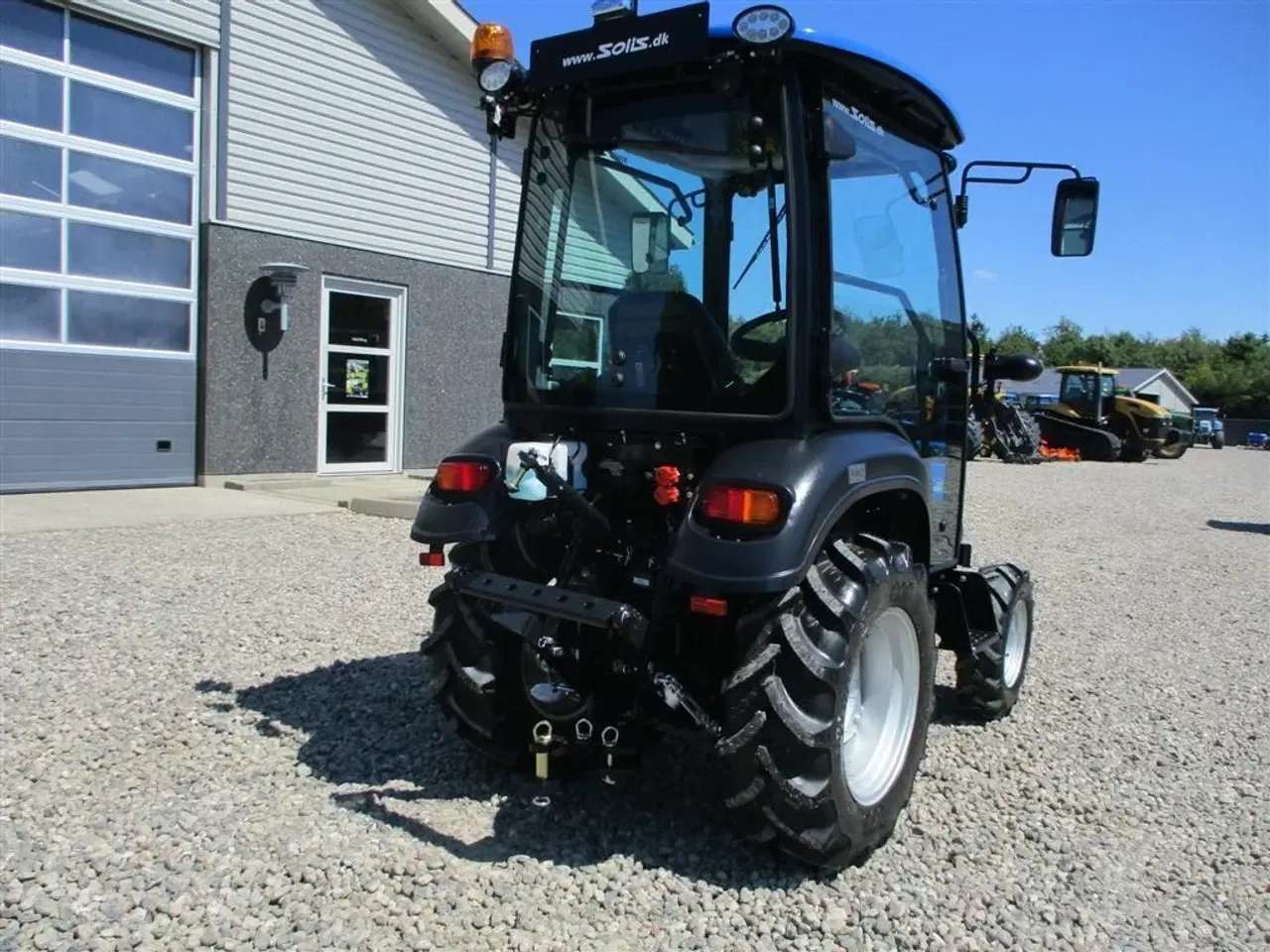 Billede 12 - Solis 26 HST med kabine og traktorhjul