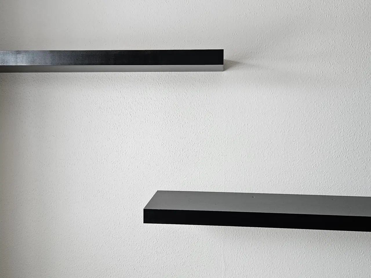 Billede 13 - Sovesofa, Reol, lille kommode på hjul, skrivebord,