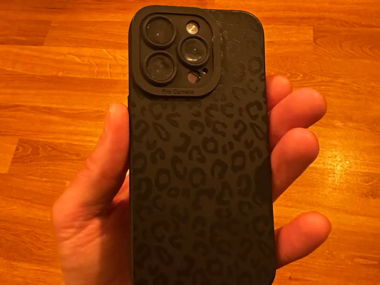 Billede 2 - iPhone 14 Pro 256 GB bagsiden defekt 