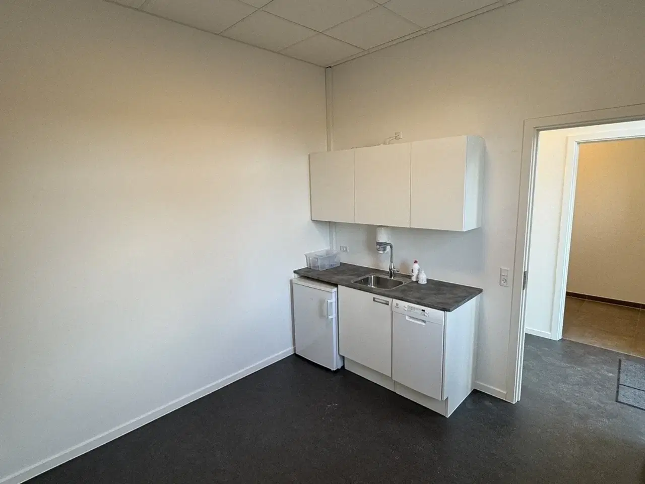 Billede 8 - Central beliggende butik Farum Hovedgade 48A