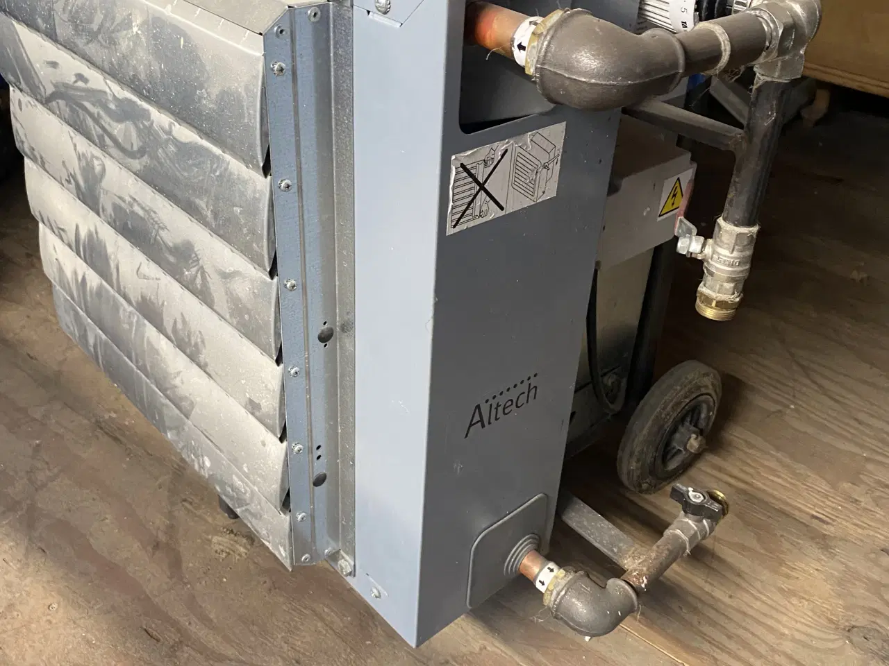 Billede 1 - Kalorifere med blæser til fjernvarmevand