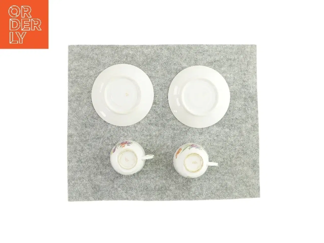 Billede 3 - Sæt med 2 kopper og 2 underkopper (str. HØ: 7x8 cm og Ø: 14 cm )