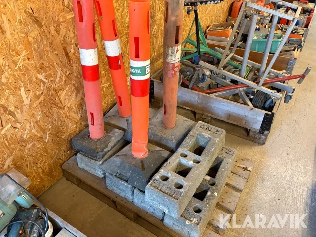 Billede 2 - Afspærringsstolper/betonfødder