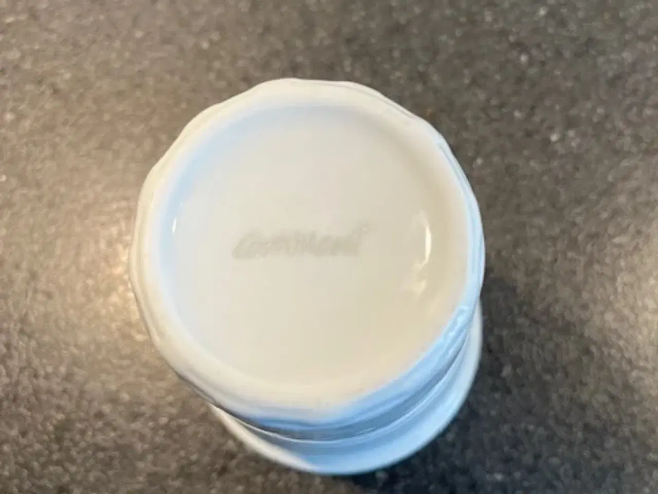 Billede 3 - Klassisk "plastikkrus" i hvid porcelæn – som ny