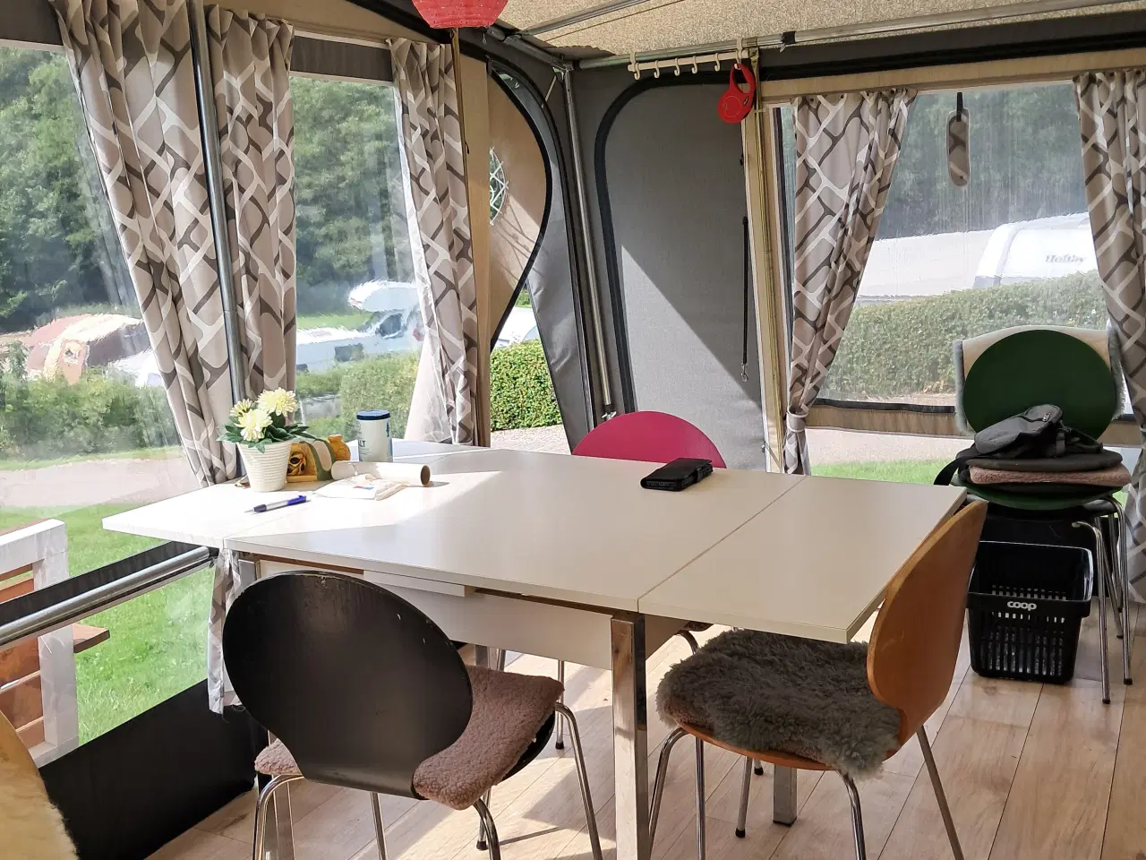Billede 9 - Campingvogn med fortelt og værkstedstelt