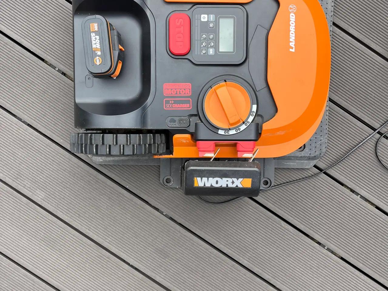 Billede 2 - Robor plæneklipper Worx Landroid M700