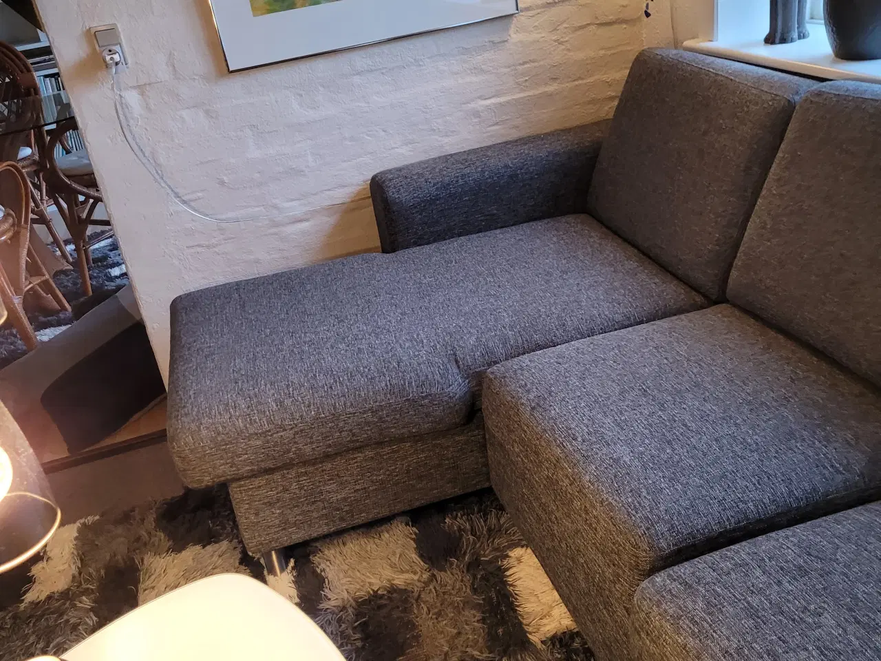 Billede 4 - Velholdt grånistret chaiselonsofa