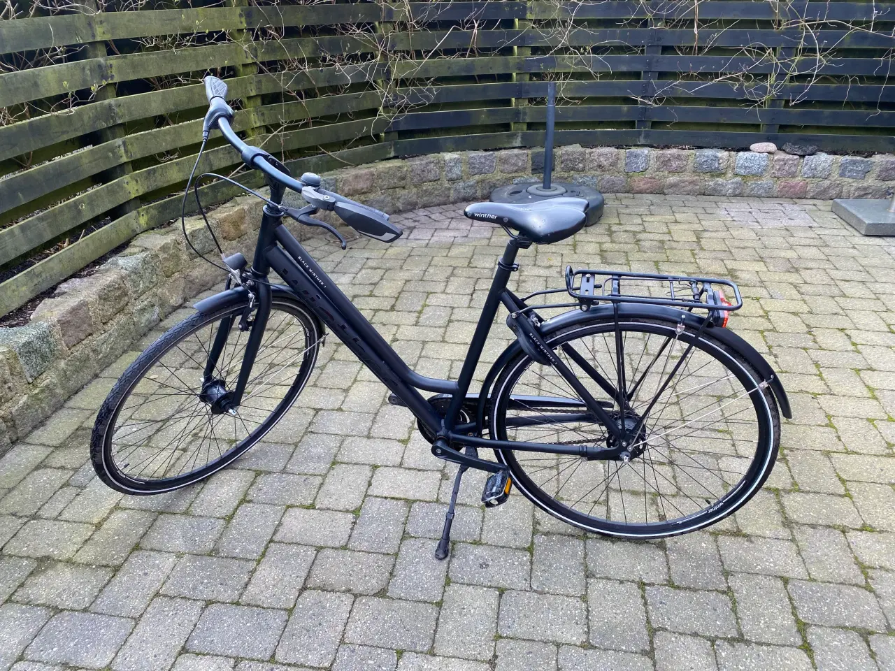 Billede 3 - Elegant, stilren Black Winther 1 i helsort design