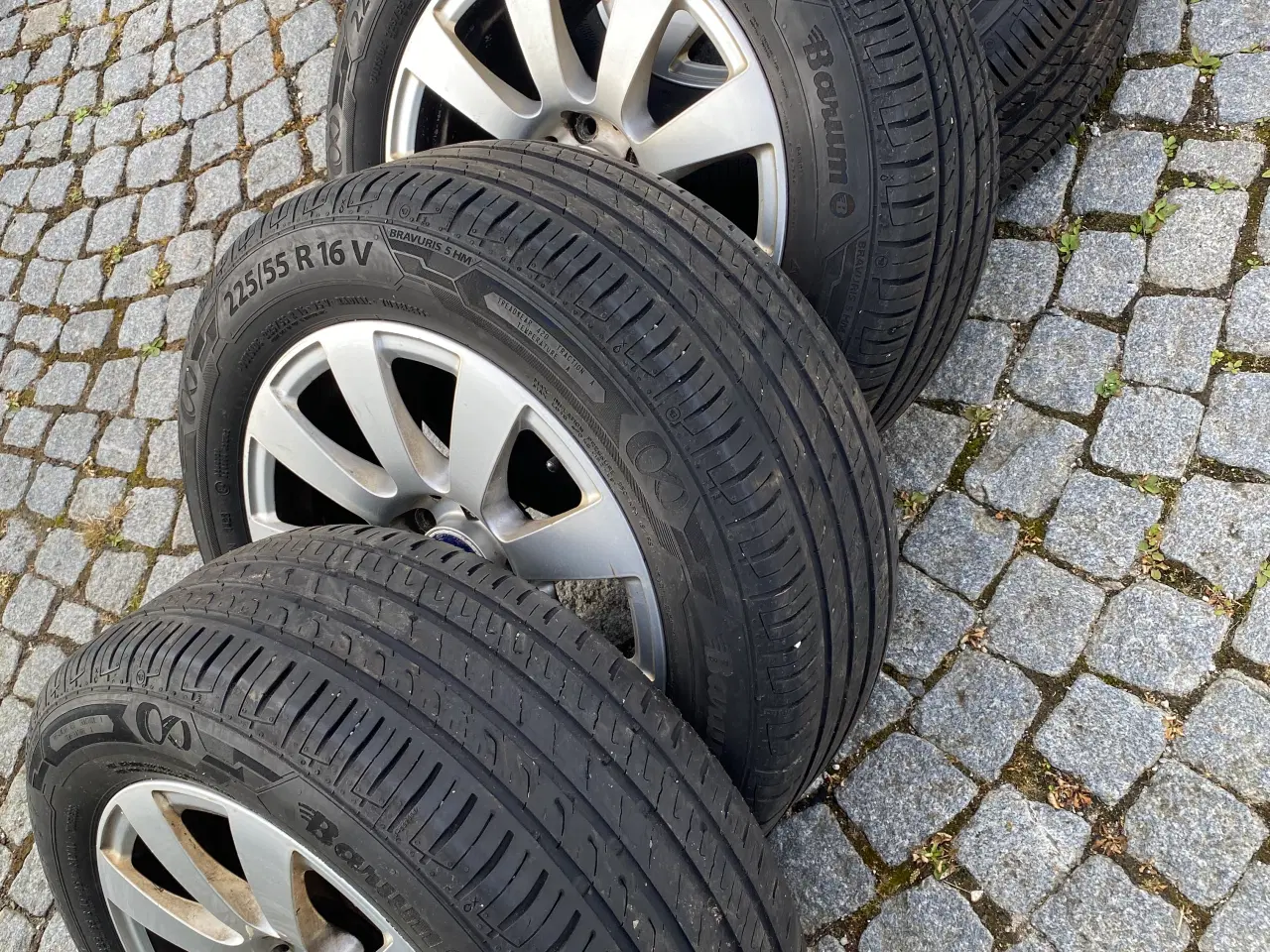 Billede 2 - Barum-dæk, kørt få km og med masser af mønster