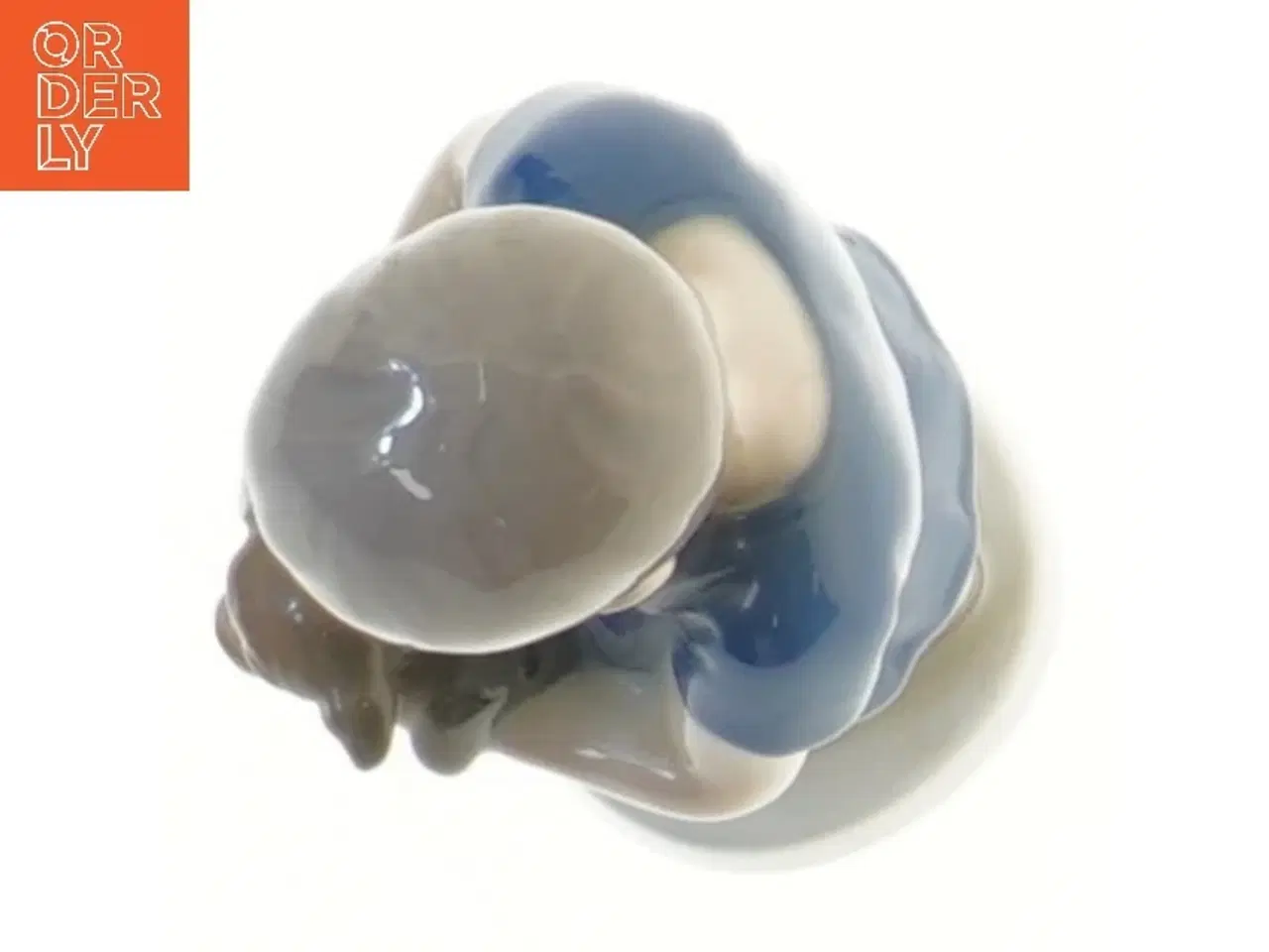 Billede 2 - Porcelænsfigur af barn med hund (str. 17 cm) fra Bing Og Grøndahl