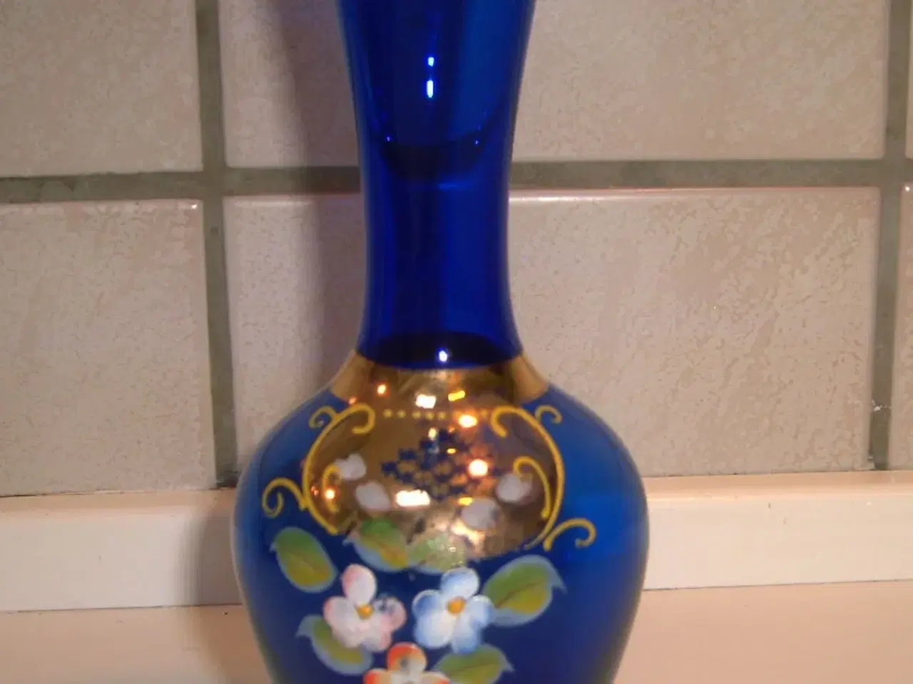 Billede 1 - Gl. Kulørte glas vaser 3 stk.