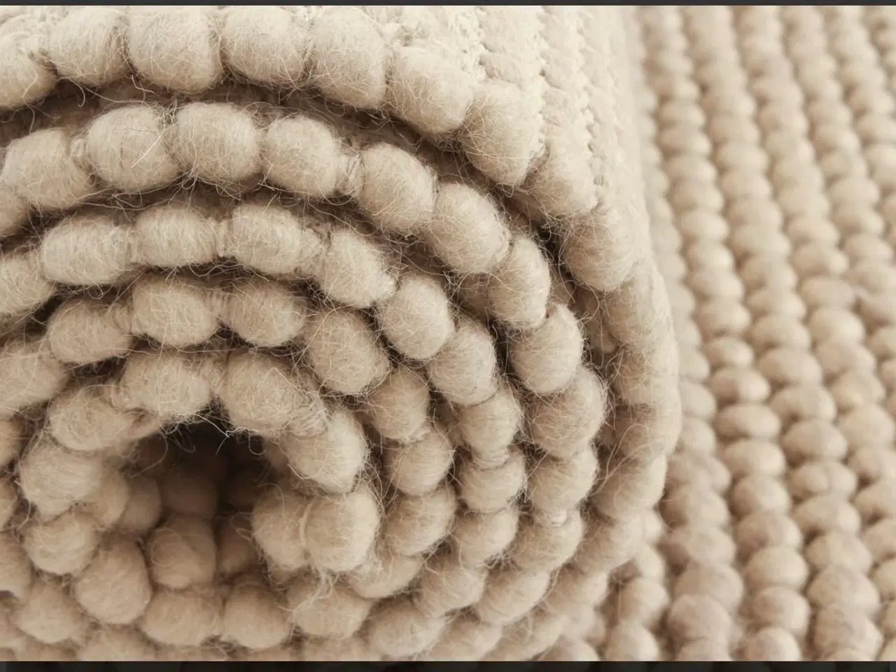 Billede 1 - Uldtæppe 100% beige 70x140