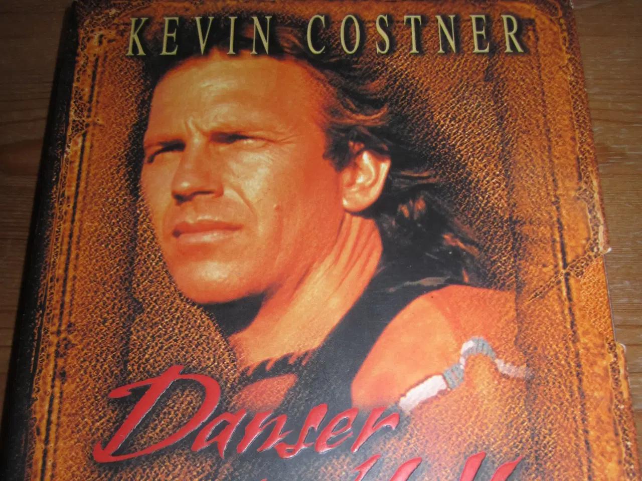 Billede 1 - Kevin Costner. DANSER MED ULVE.