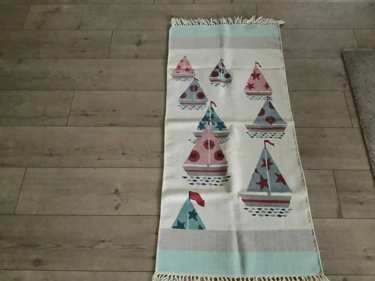 Billede 2 - Lille tæppe til børneværelse 