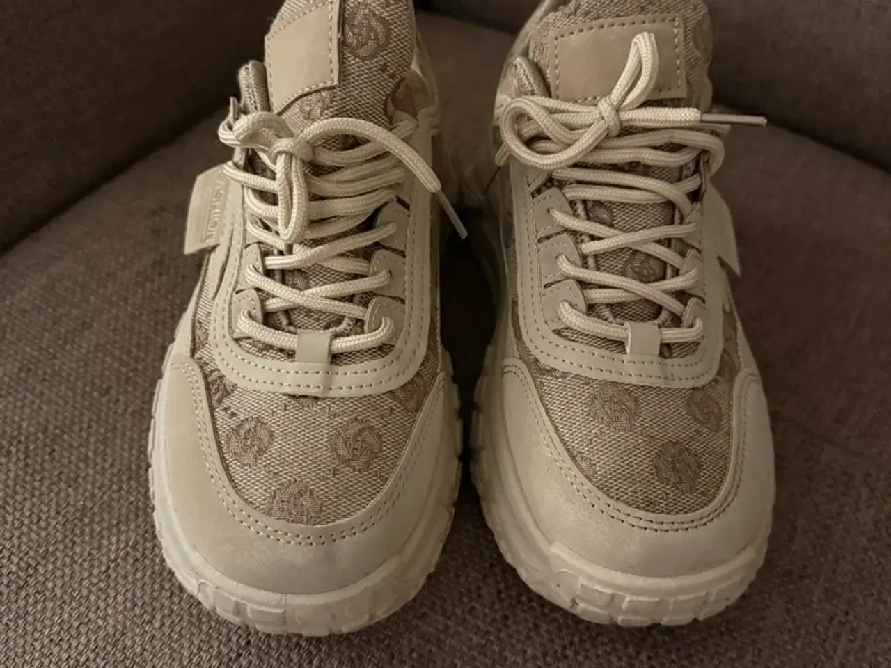 Billede 3 - Sneakers med snører. Beige. Str 38