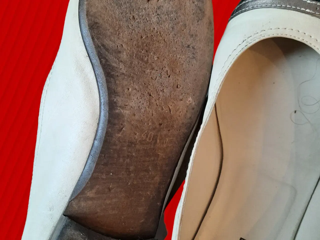 Billede 3 - ballerinasko str 40 italienske beige/sort læder