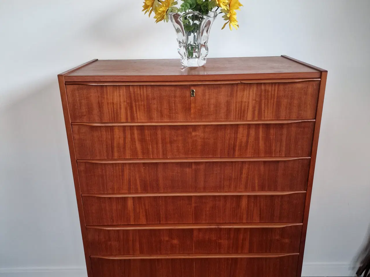 Billede 7 - Flot stilren "tallboy" kommode