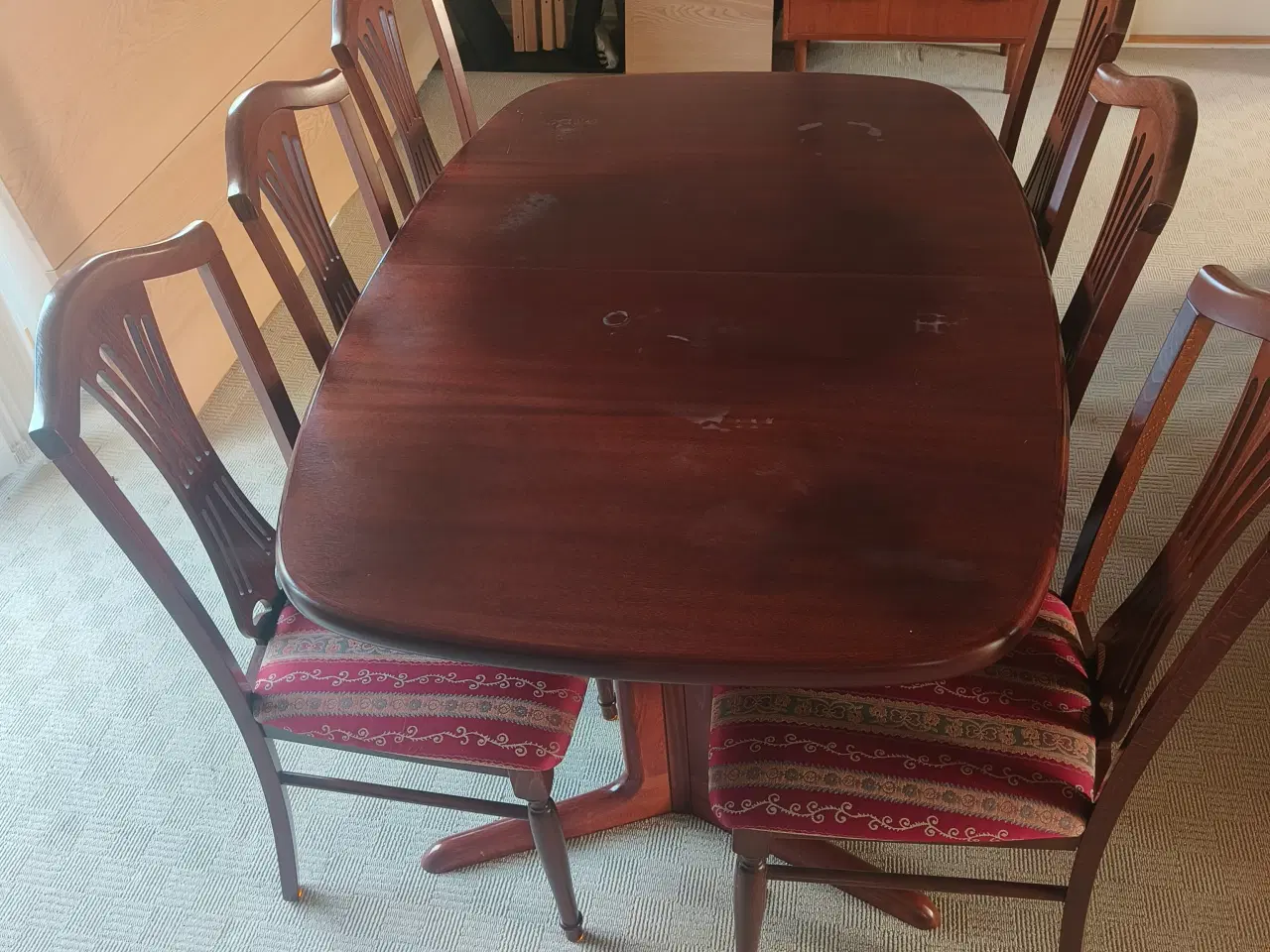Billede 3 - Spisebord med spisebordsstole 