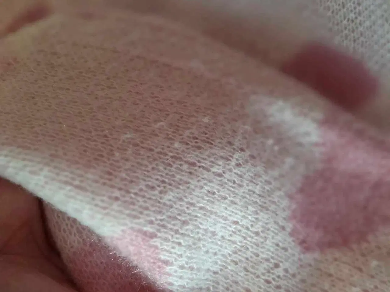 Billede 5 - Hvid sweater med lyserøde hjerter str.L