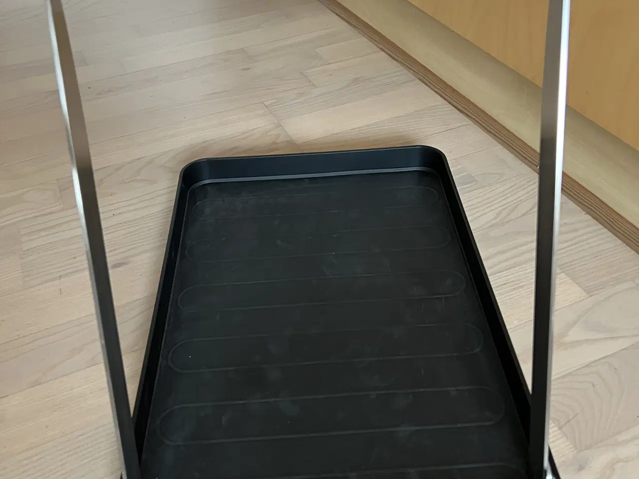 Billede 4 - Stelton Explore bakke i sort plast med håndtag 