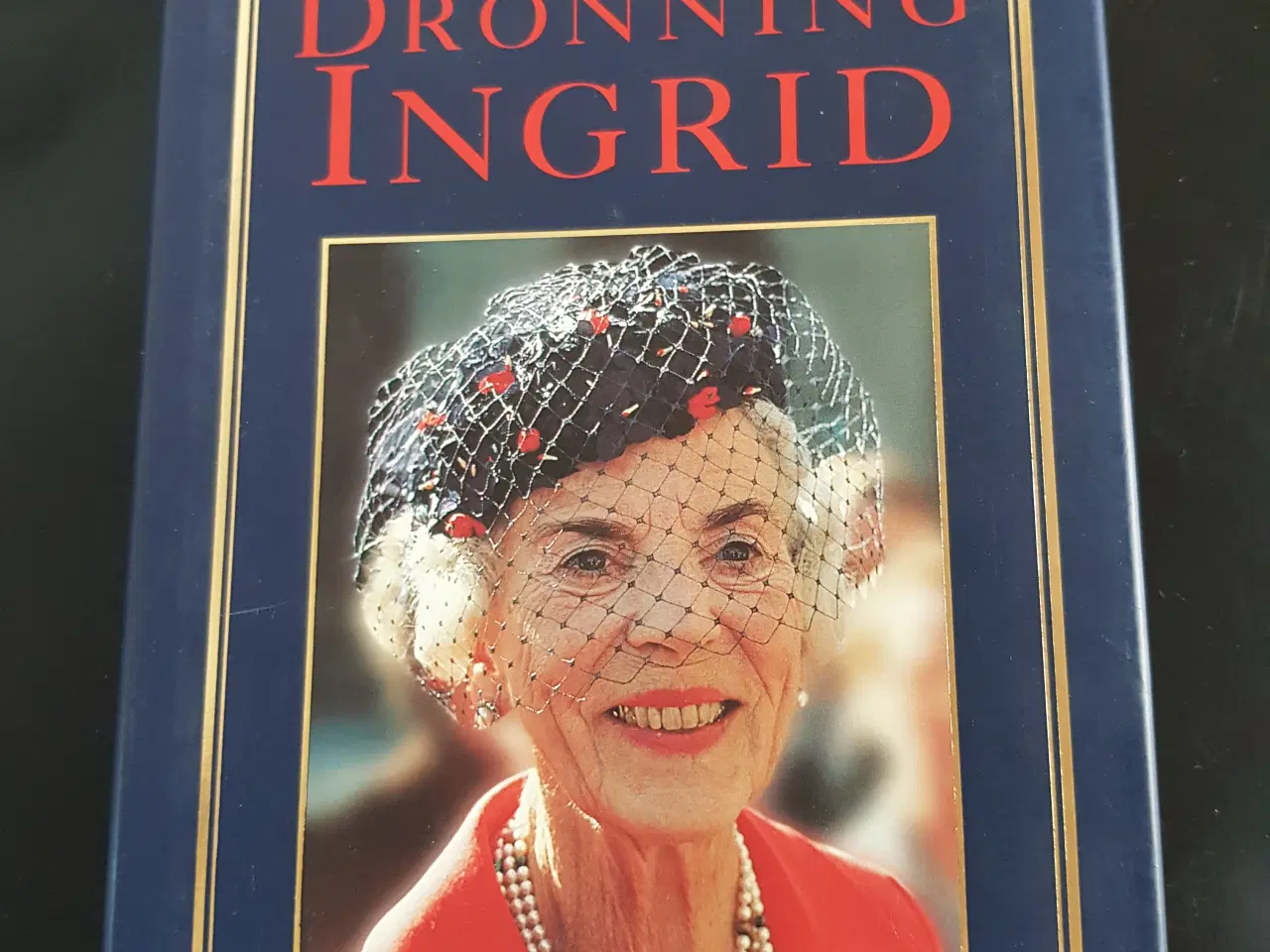 Billede 1 - Bogen om Dronning Ingrid