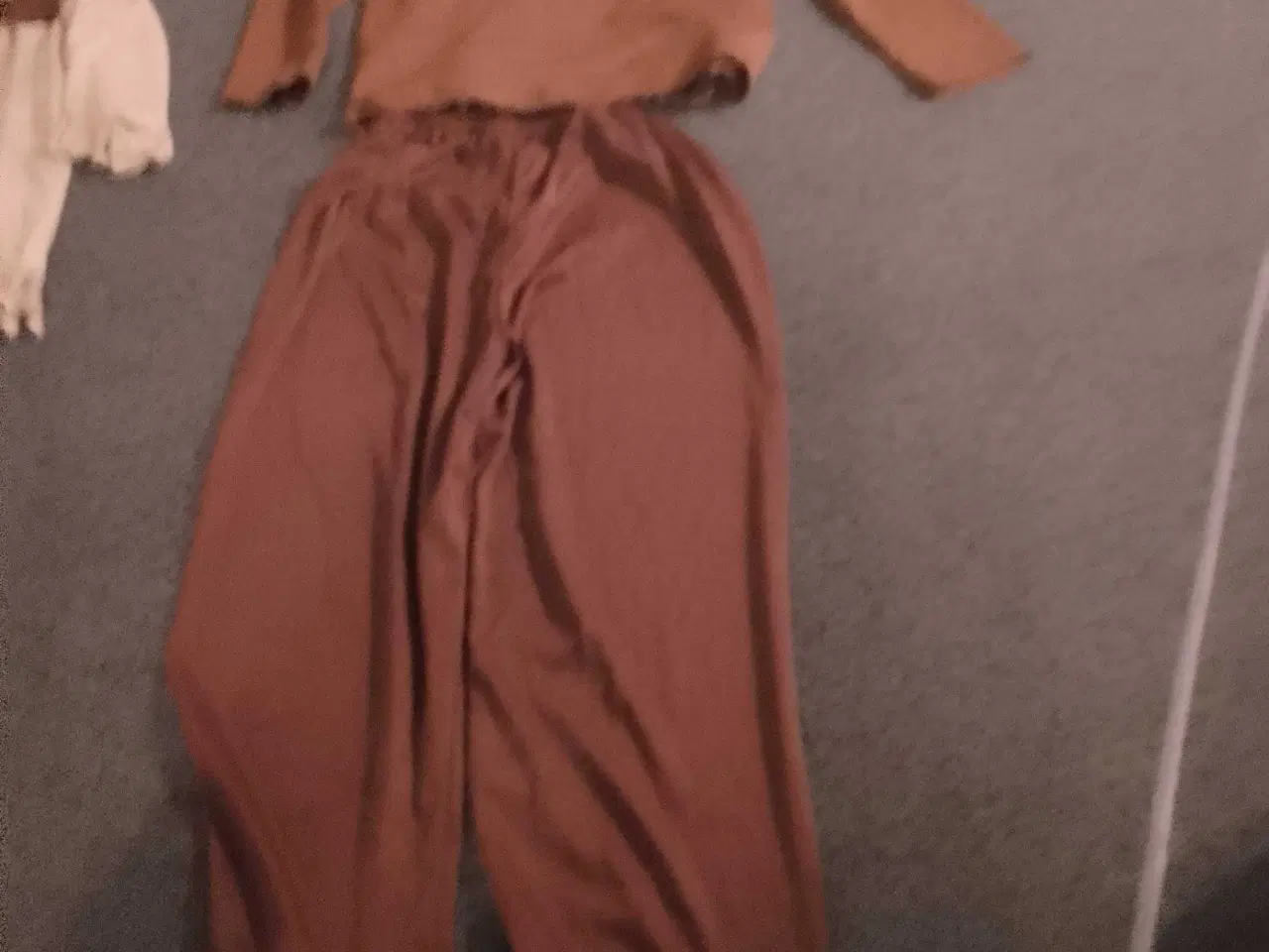 Billede 3 - Indianer kostume str 128