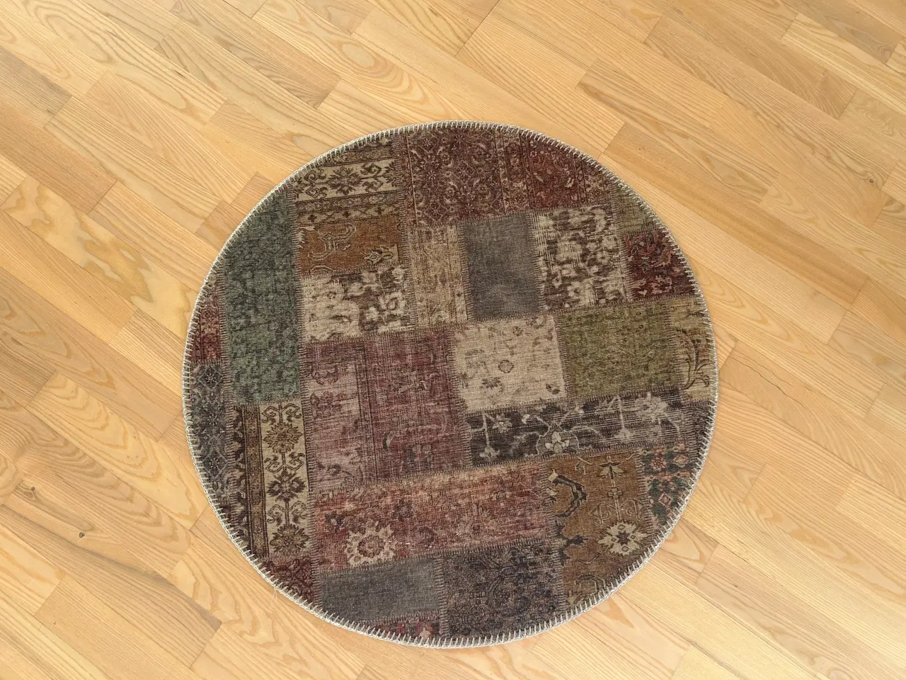 Billede 1 - Rundt Tæppe Patchwork Mønster