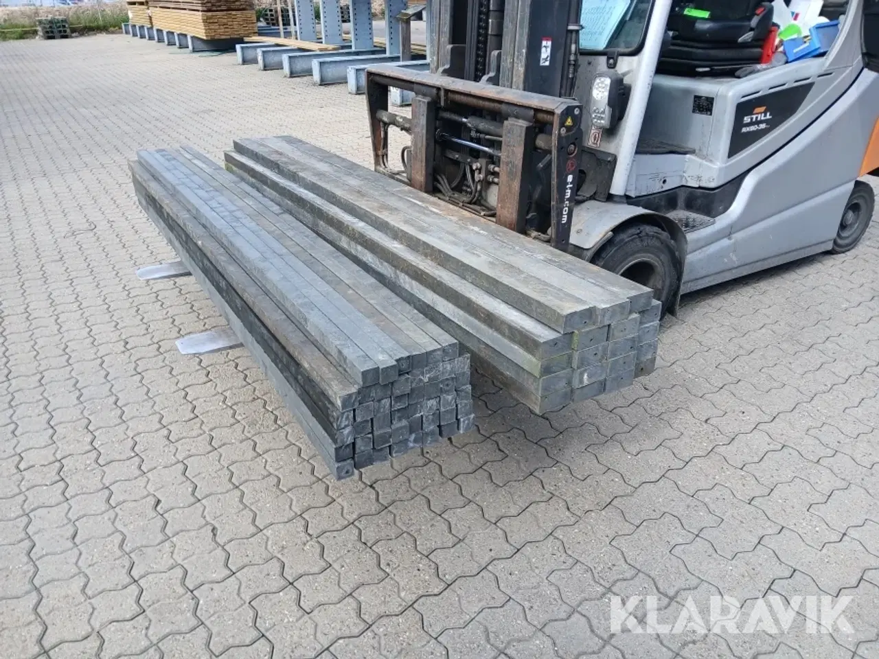 Billede 1 - Planker og stolper Retextil sort af genbrugsmateriale 19 planker og 46 stolper