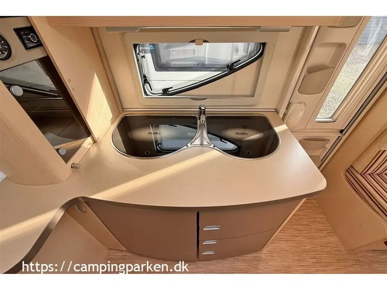 Billede 4 - 2010 - Hobby La Vita Bionda 495 UL   Flot og lys indretning, utrolig velholdt campingvogn med enkeltsenge