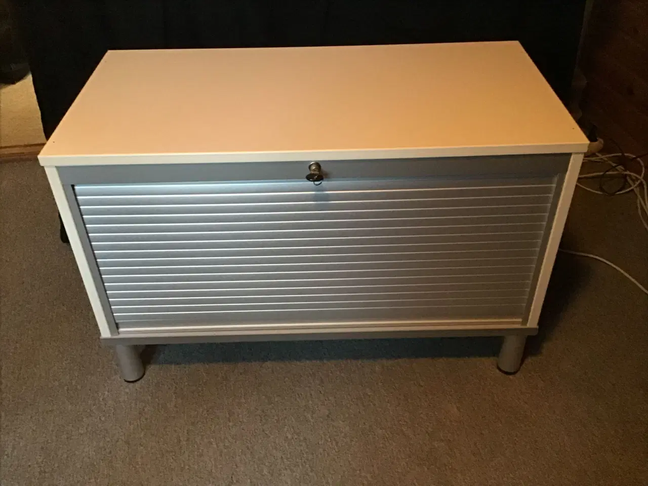 Billede 2 - Lille jalousimøbel