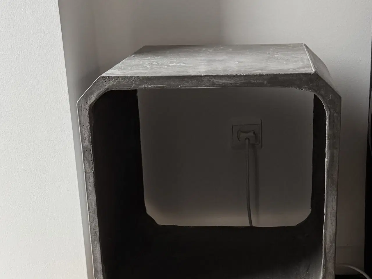 Billede 1 - 2 stk. rå beton borde