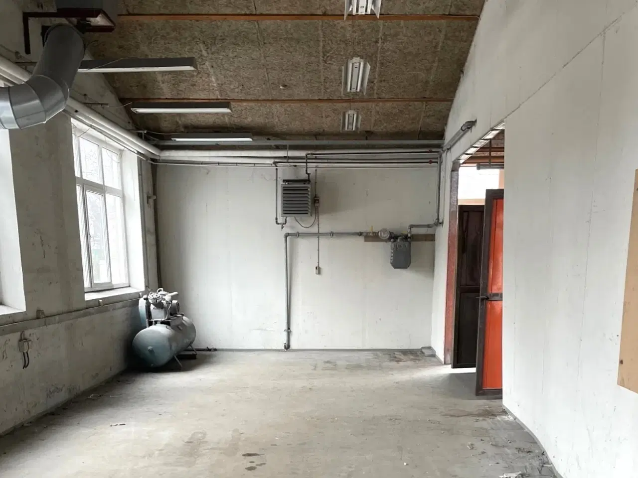 Billede 3 - Præsentabelt højloftet lager/produktionslejemål på i alt 517 m2