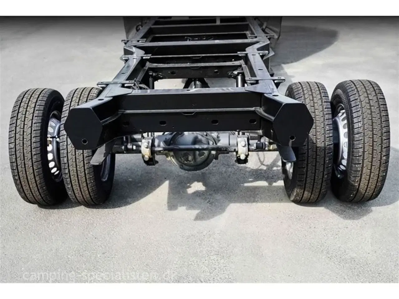 Billede 4 - 2026 - Kabe Imperial R i830 LGB    Nyhed KABE R i830 LQB – træk tungt med tvillinghjul model 190 HK  2025 kan forudbestilles hos Camping-Specialisten Silkeborg