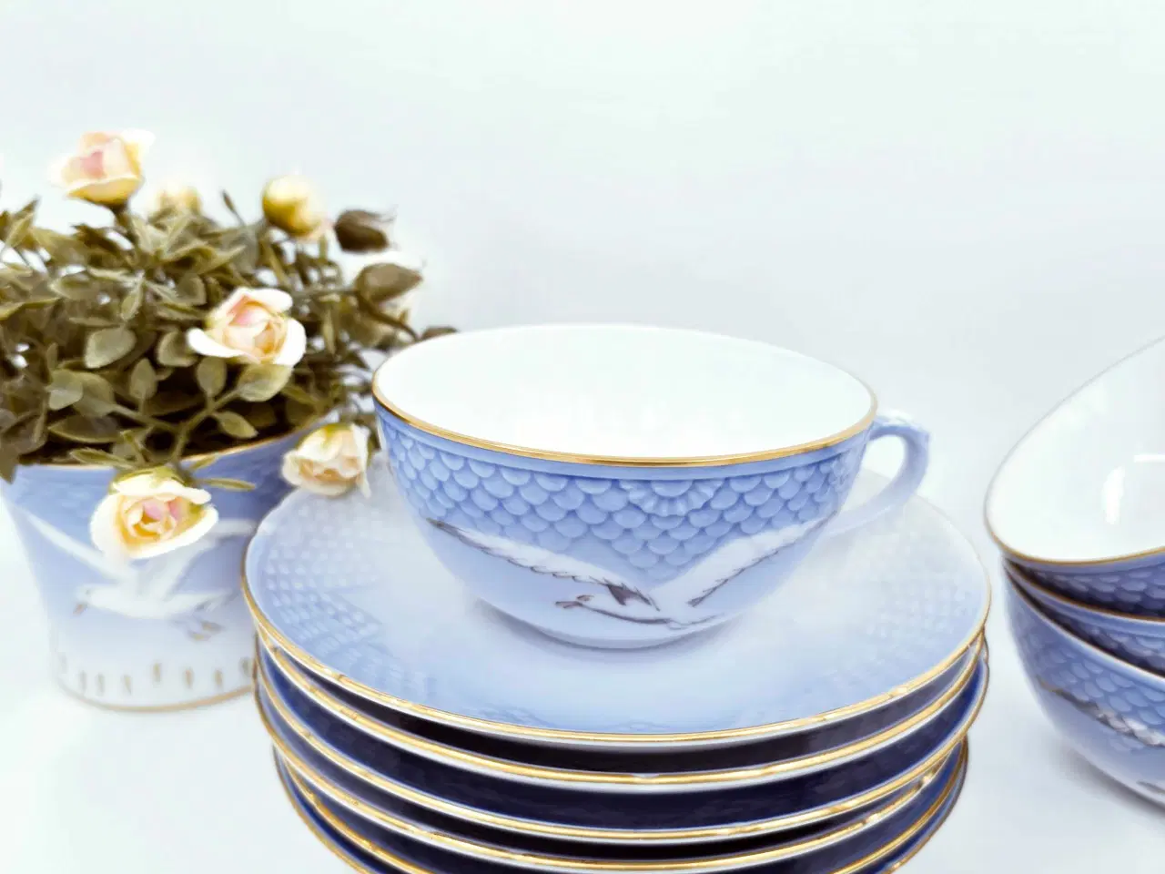 Billede 3 - Mågestel tekopper med guldkant 1 sortering Porcelæ