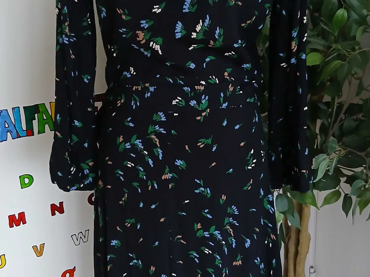 Billede 6 - Slå-om kjole. Ganni. Large/40