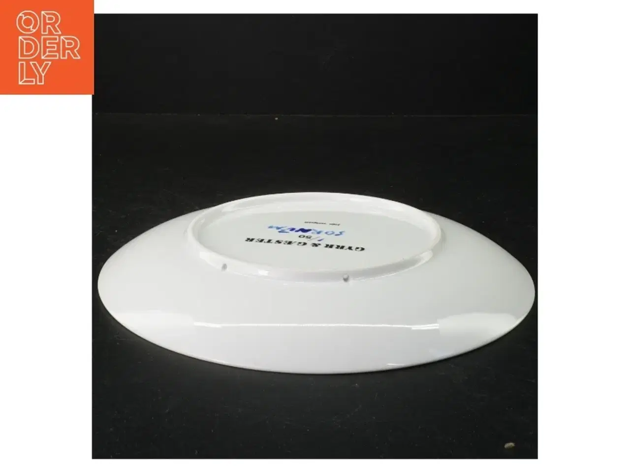 Billede 5 - Kunstnerisk porcelænstallerken fra Gyrr Og Gæster (str. 24 cm i diameter)
