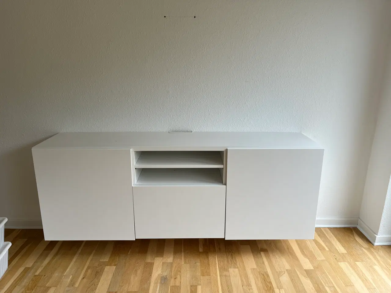Billede 4 - TV-bord fra IKEA