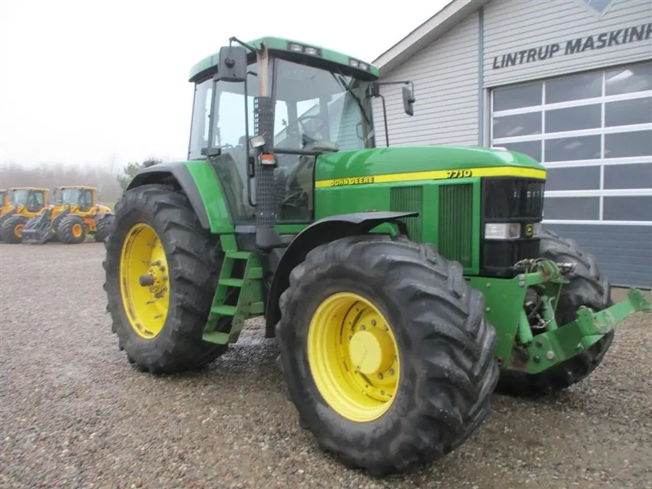 Billede 17 - John Deere 7710 8.1L motor, store hjul og frontlift. En ejeres velholdt gård traktor.