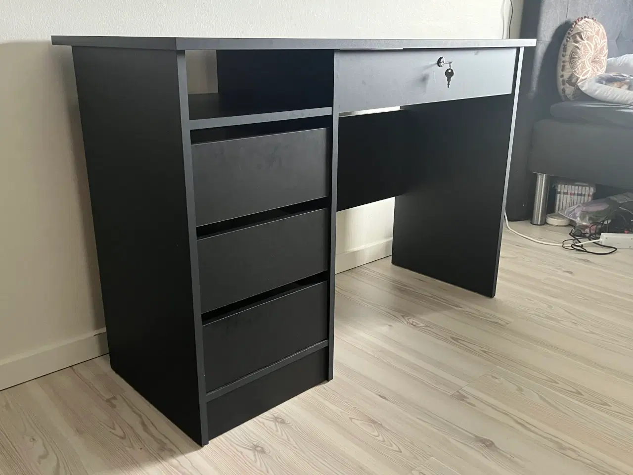 Billede 2 - Skrivebord