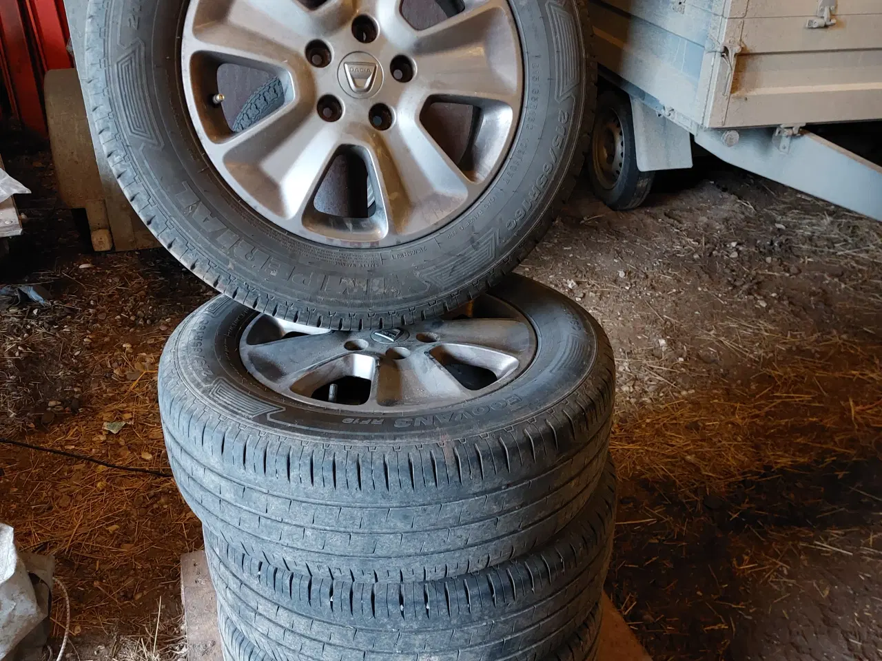 Billede 5 - Dacia duster alu fælge med dæk 4 stk.