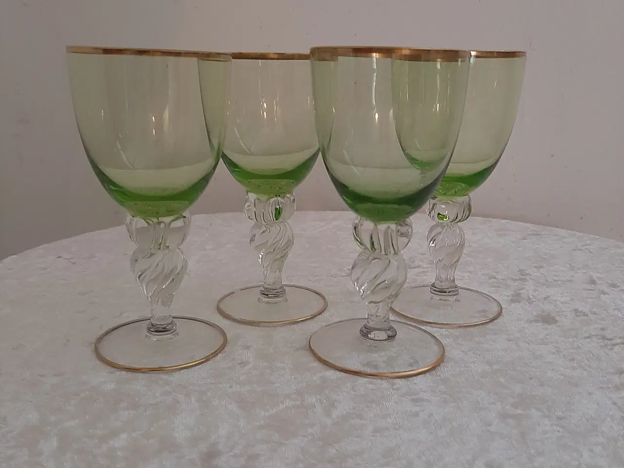 Billede 1 - Små fine glas med grøn bund