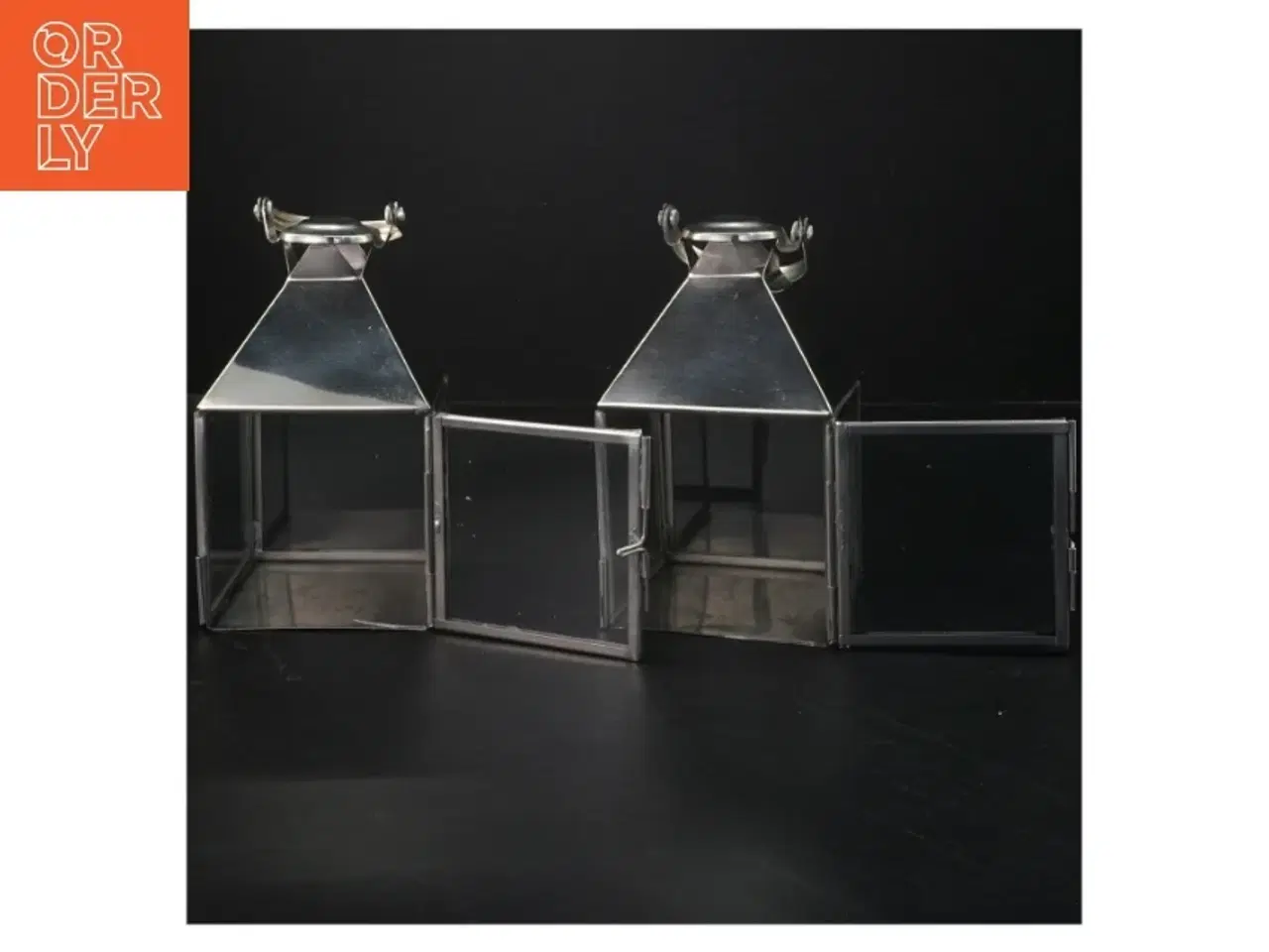 Billede 1 - Sæt af to lanterner i metal og glas (str. 16x9x9 cm)