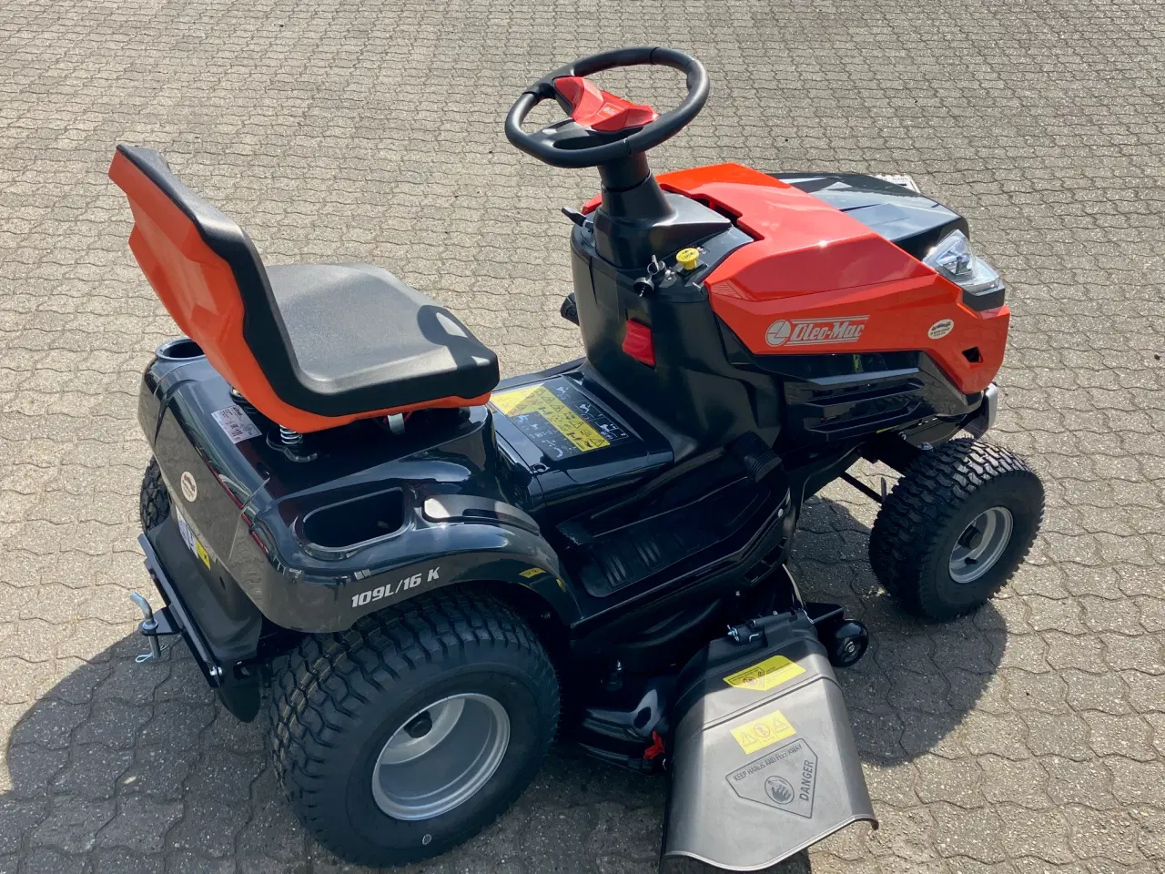 Billede 4 - Oleo Mac plænetraktor, 42", hydro
