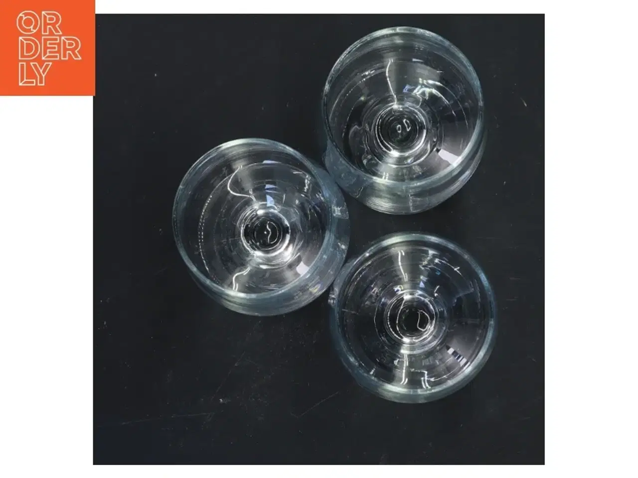 Billede 3 - Sæt af tre vinglas (str. 13 cm x 5,5 ø cm)