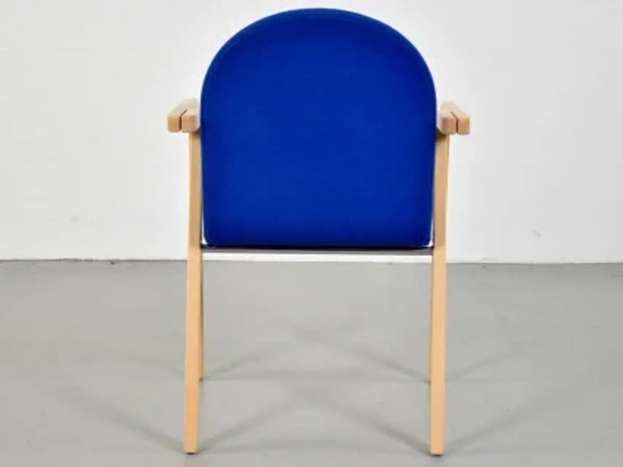 Billede 3 - Konferencestol af bøg med blå polstret sæde og ryg