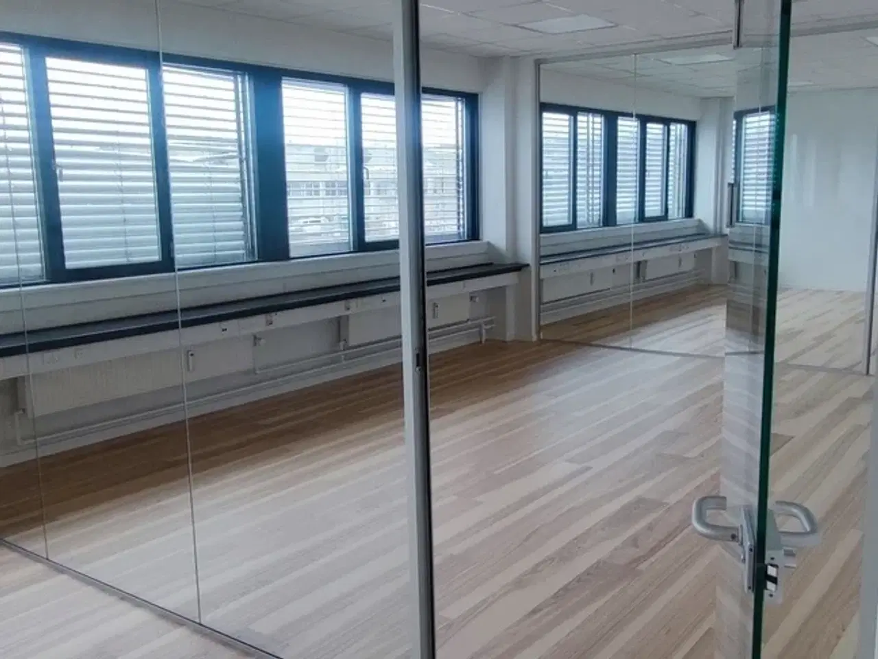 Billede 7 - Kontorlokaler udlejes.