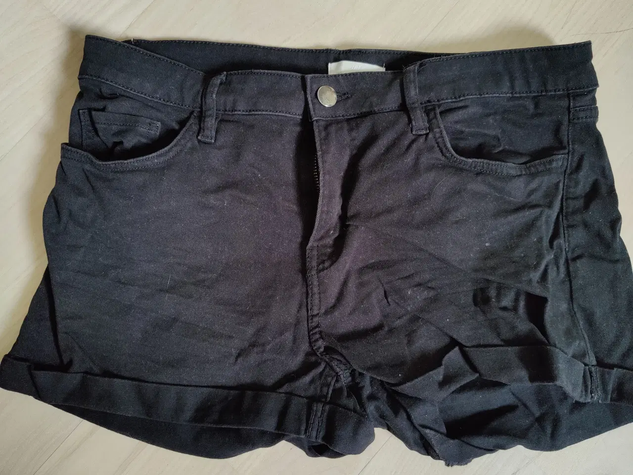 Billede 4 - Demin shorts/ nederdel