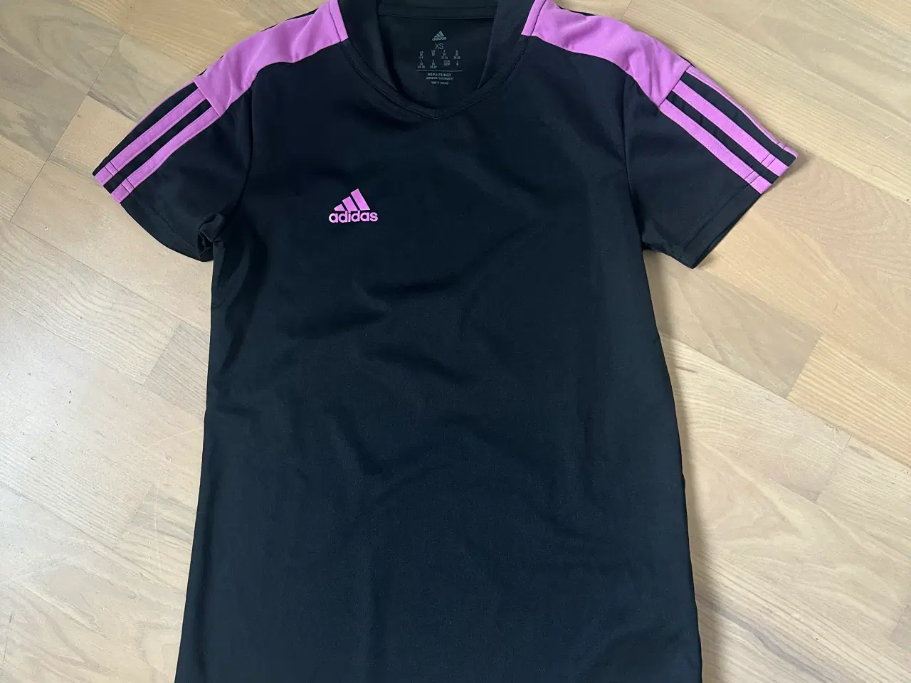 Billede 2 -  Adidas dragt med T-shirt – str. XS, pigemodel